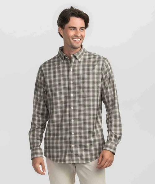 Solid vs. Patterned Button-Downs: How to Build a Versatile Wardrobe